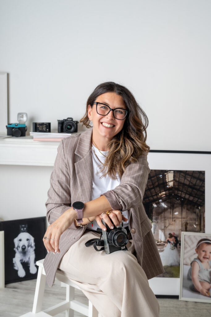 Ritratto - mio - fotografia - professionale - io seduta- nel- mio -studio -Valentina Borgioli